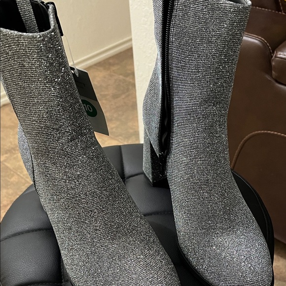 a new day Silver Heeled Boots - Picture 1 of 9